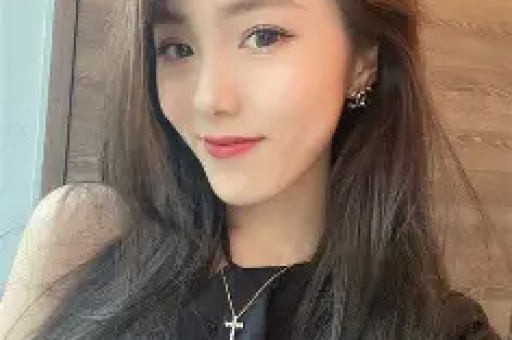 曝叶祖新恋情！带美女与友人聚餐拍打女友臀部很亲密早已同居