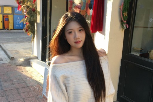 震碎三观！女教师在丈夫出差期间出轨微信聊天记录和照片被曝光